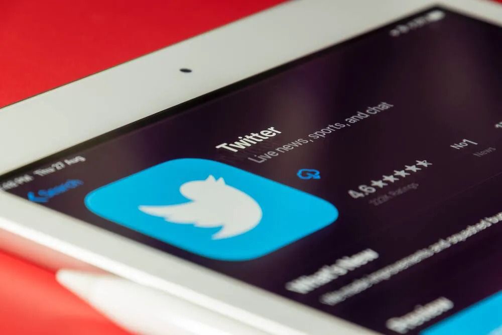 Twitter erhebt Gebühren für Sicherheit, Apple will mehr Werbung, KI-Kunst gilt als nicht urheberrechtsfähig