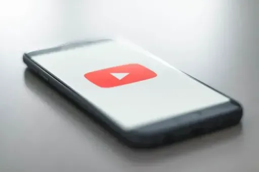 타사 광고 차단 앱에 대한 새로운 YouTube 단속에 영향을 받지 않는 AdGuard