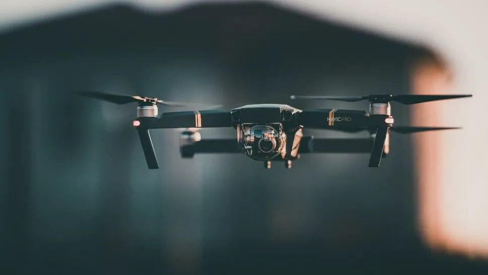 KI-Drohne „tötete“ menschlichen Bediener, oder doch nicht? Ist die Rebellion der Maschinen noch zu vermeiden?