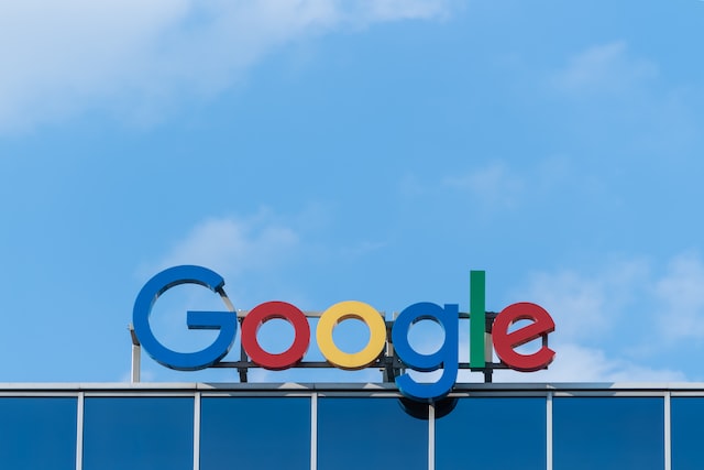 Google также воспользовался своей монополией на магазины приложений