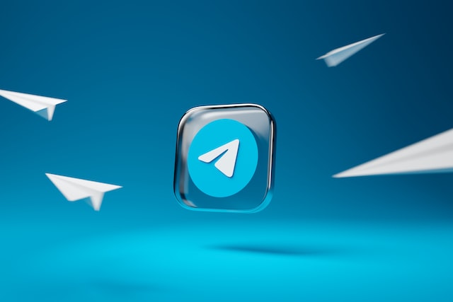 Telegram 请求用户对数据共享程度投票提出建议。照片：Dima Solomin/Unsplash